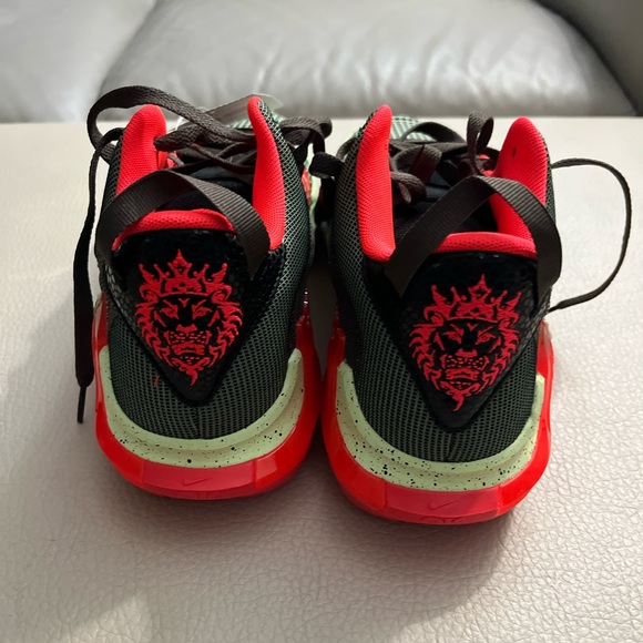 NWOB - Nike LeBron Witness 7 Low Top Basketball Shoes - US Size 8.5 - Picture 5 of 7